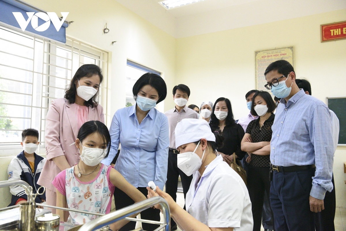 ha noi bat dau tiem vaccine covid-19 cho hoc sinh lop 6 hinh anh 3