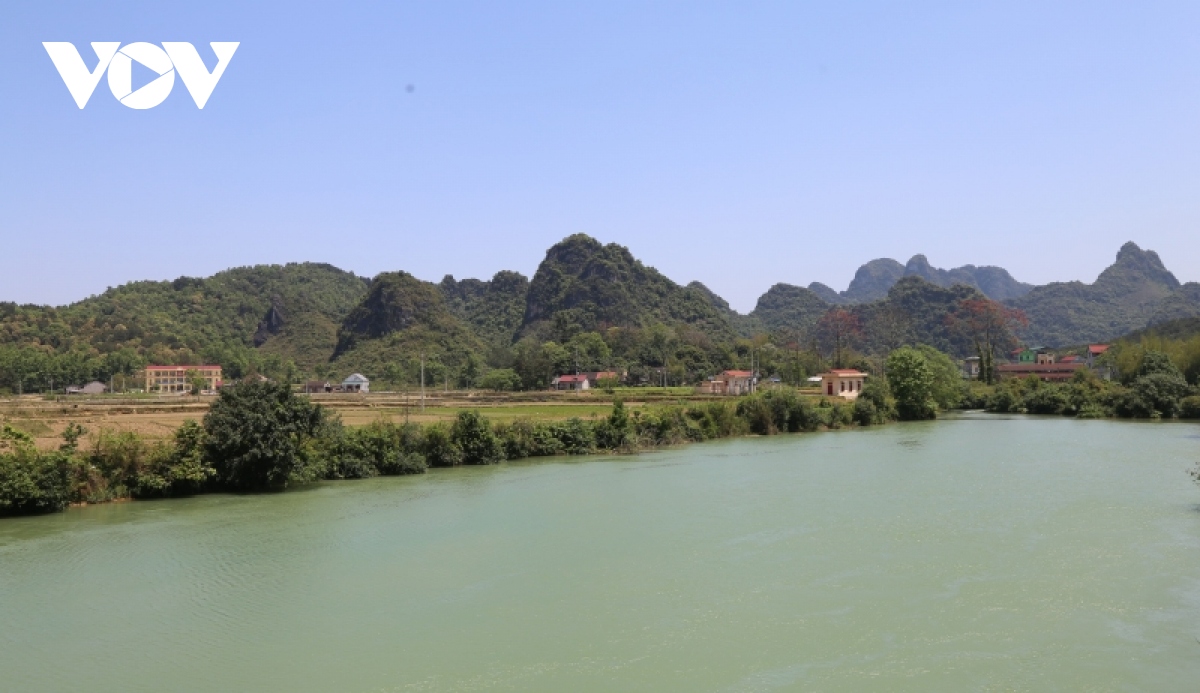 Den danh tuong hoang luc noi bien cuong cao bang hinh anh 4