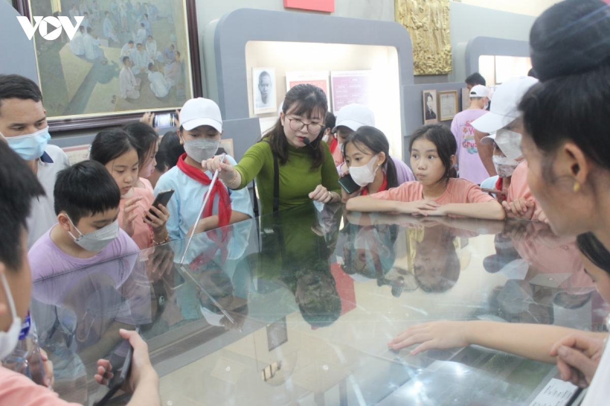bao tang son la don gan 1.000 luot khach trong ngay dau nghi le hinh anh 2