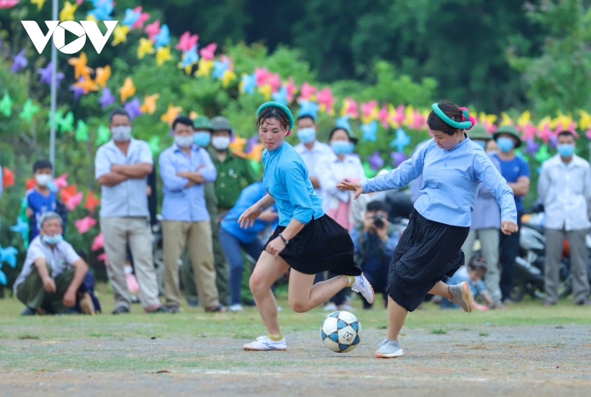 len binh lieu xem chi em san chi mac vay da bong hinh anh 5