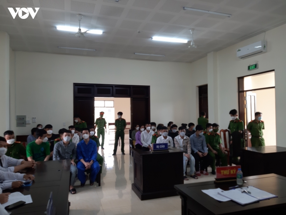 to chuc dua xe trai phep 12 bi cao lanh an tu giam hinh anh 2