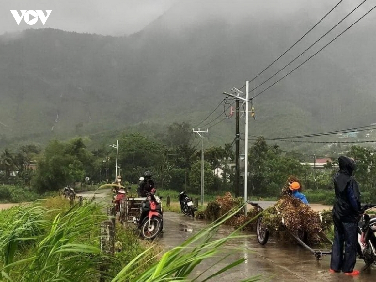 cac tinh nam trung bo khan truong khac phuc hau qua cua mua lu bat thuong hinh anh 5