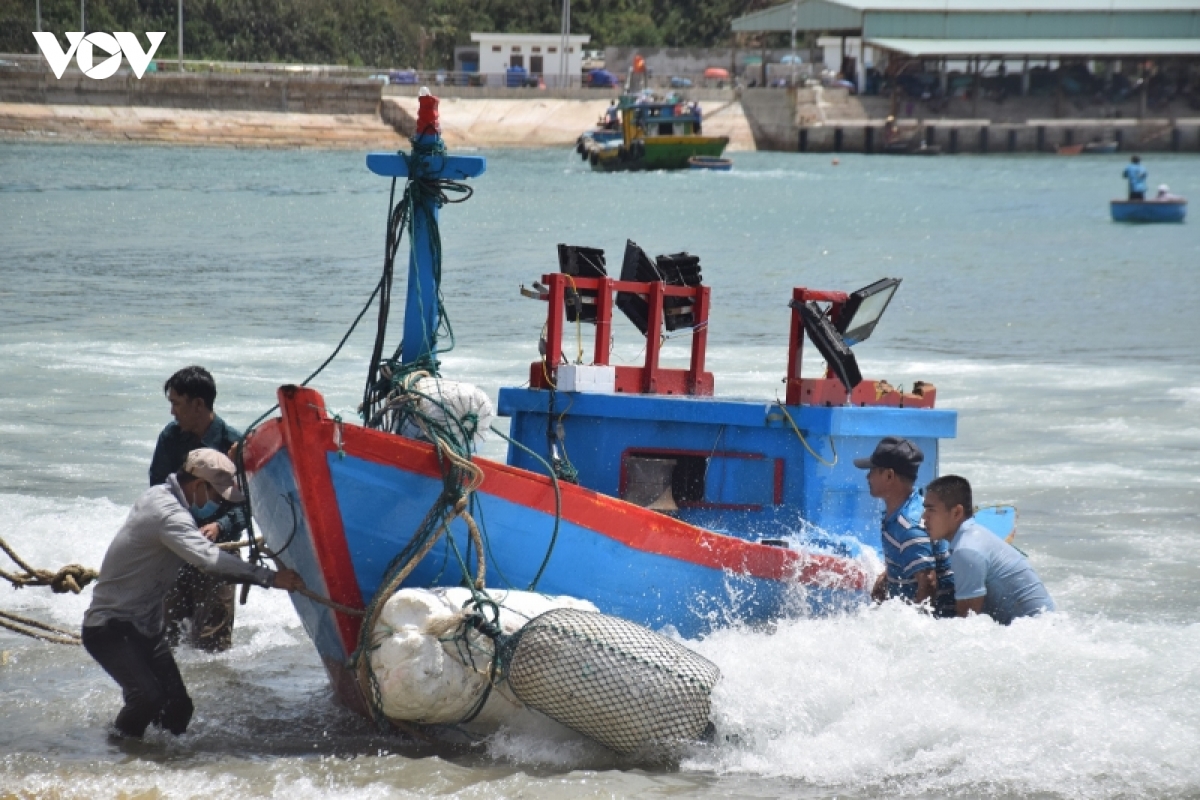 cac tinh nam trung bo khan truong khac phuc hau qua cua mua lu bat thuong hinh anh 18