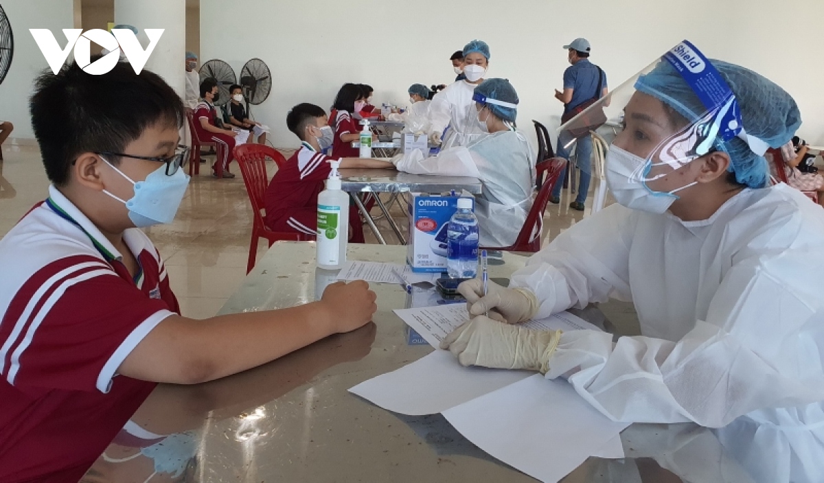 Da nang da tiem xong vaccine covid-19 cho 500 hoc sinh dot dau tien hinh anh 5