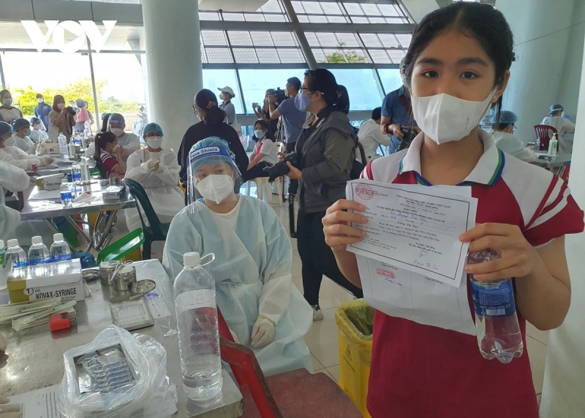 Da nang da tiem xong vaccine covid-19 cho 500 hoc sinh dot dau tien hinh anh 1