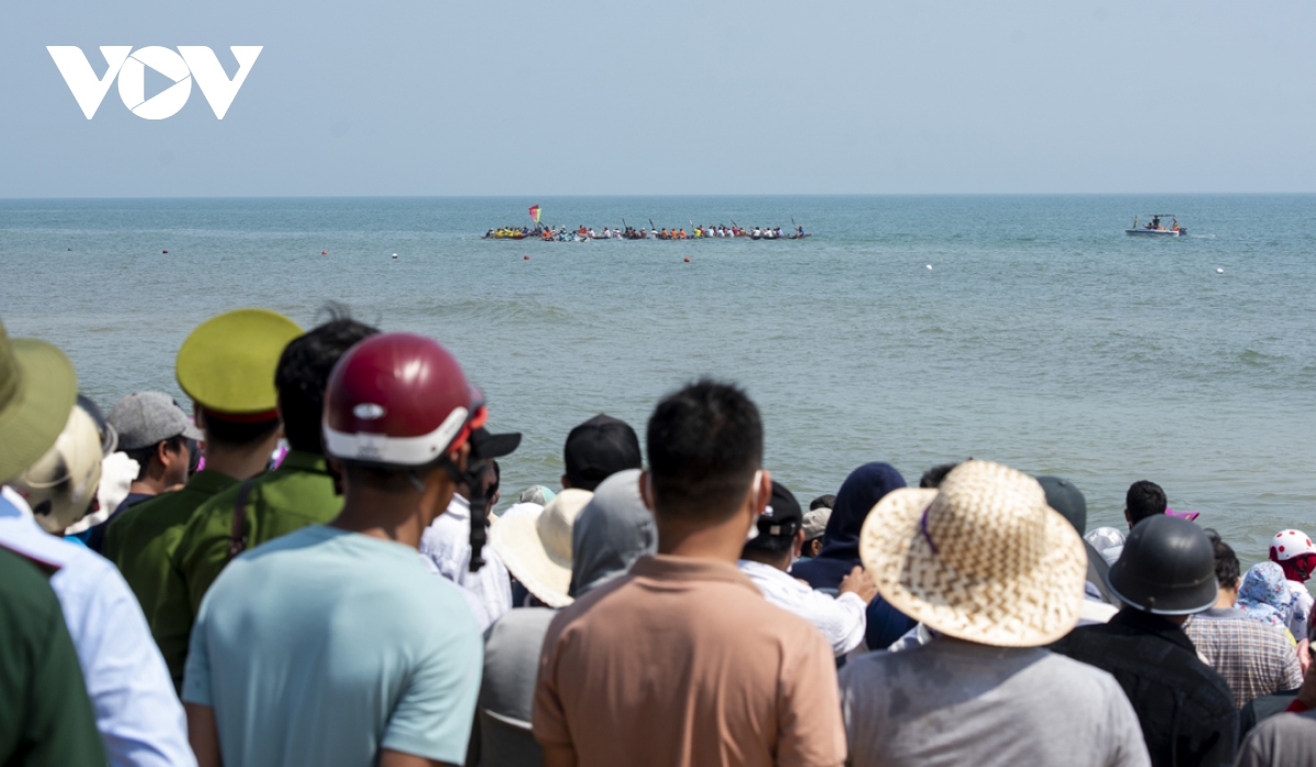 soi noi cuoc dua thuyen tren bien thuan an hinh anh 11