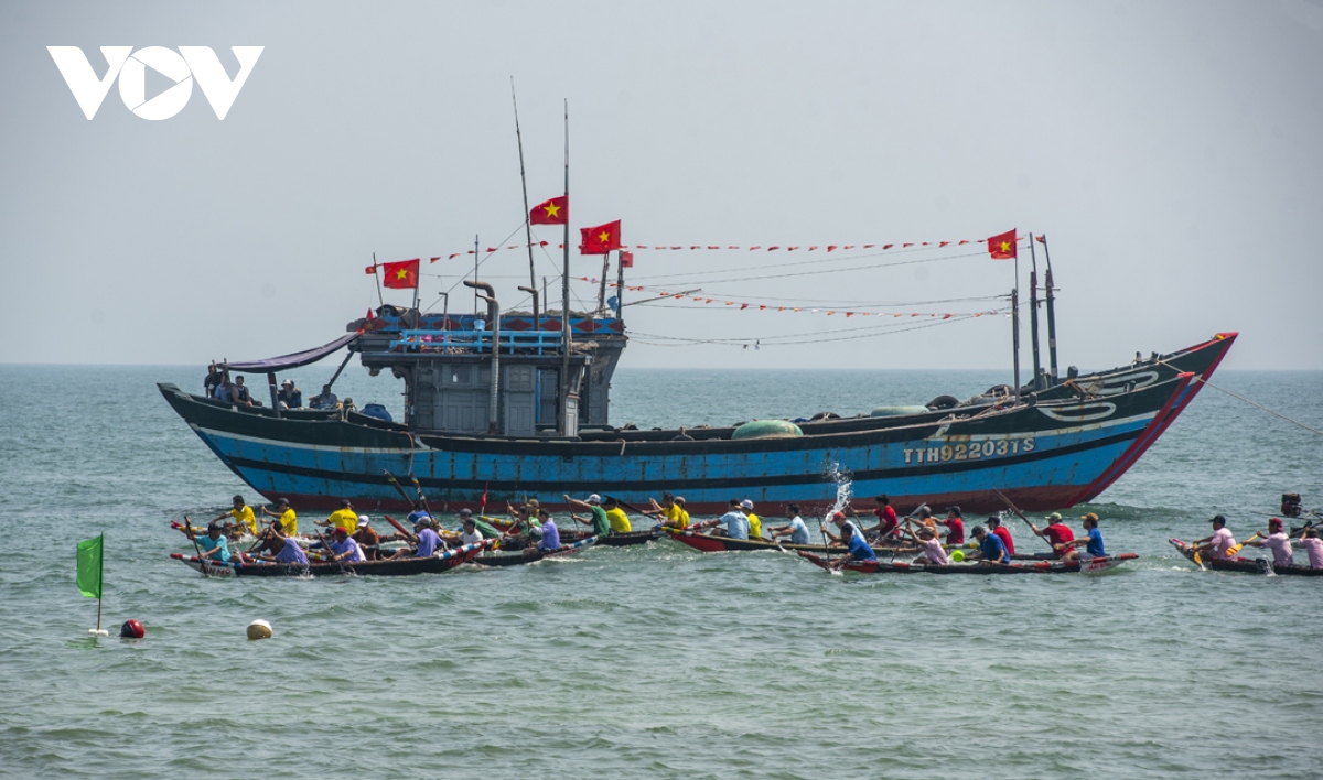 soi noi cuoc dua thuyen tren bien thuan an hinh anh 9