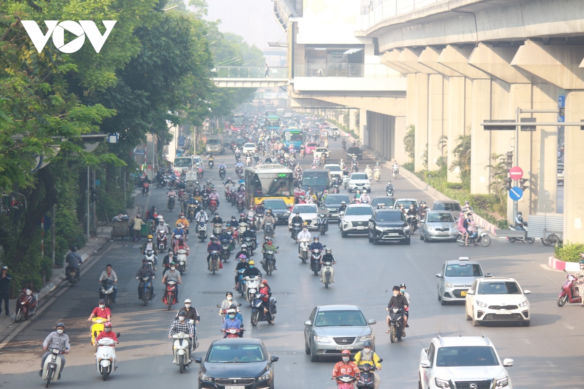 Duong pho ha noi thong thoang trong ngay dau nghi le gio to hung vuong hinh anh 3