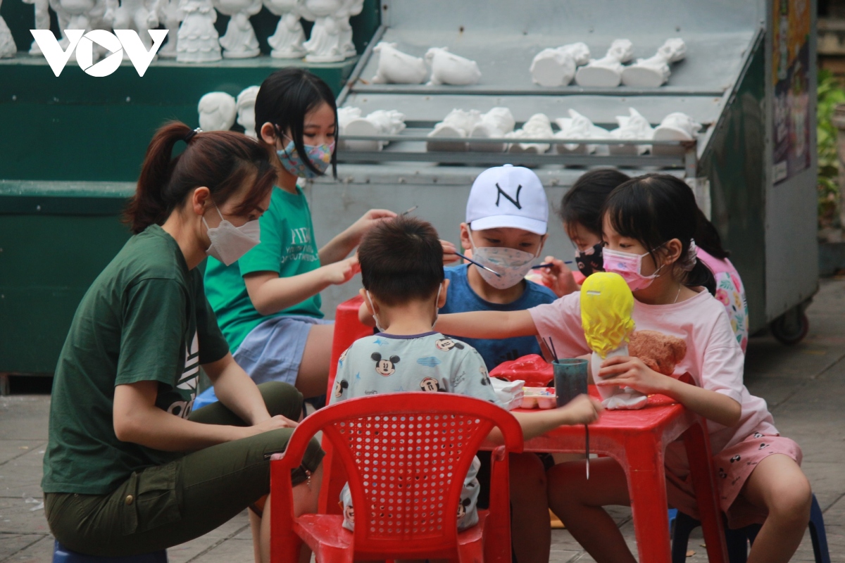 cong vien ha noi dong duc ngay gio to hung vuong hinh anh 15