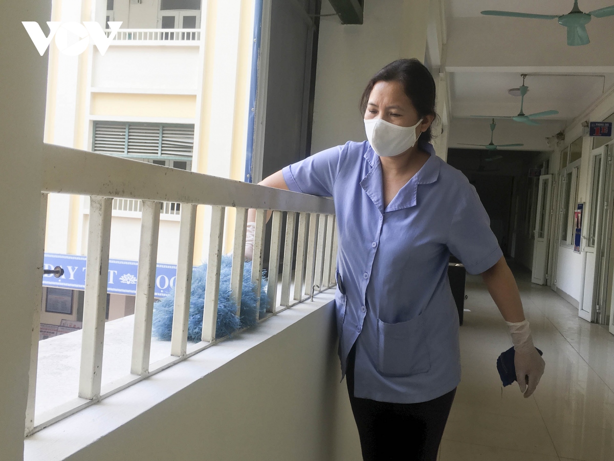 trường tiểu học ở hà nội tất bật dọn dẹp, chuẩn bị đón học sinh trở lại hình ảnh 17 truong tieu hoc o ha noi tat bat don dep, chuan bi don hoc sinh tro lai hinh anh 17