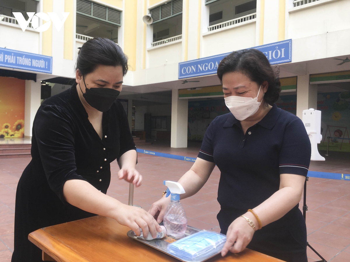 trường tiểu học ở hà nội tất bật dọn dẹp, chuẩn bị đón học sinh trở lại hình ảnh 19 truong tieu hoc o ha noi tat bat don dep, chuan bi don hoc sinh tro lai hinh anh 19