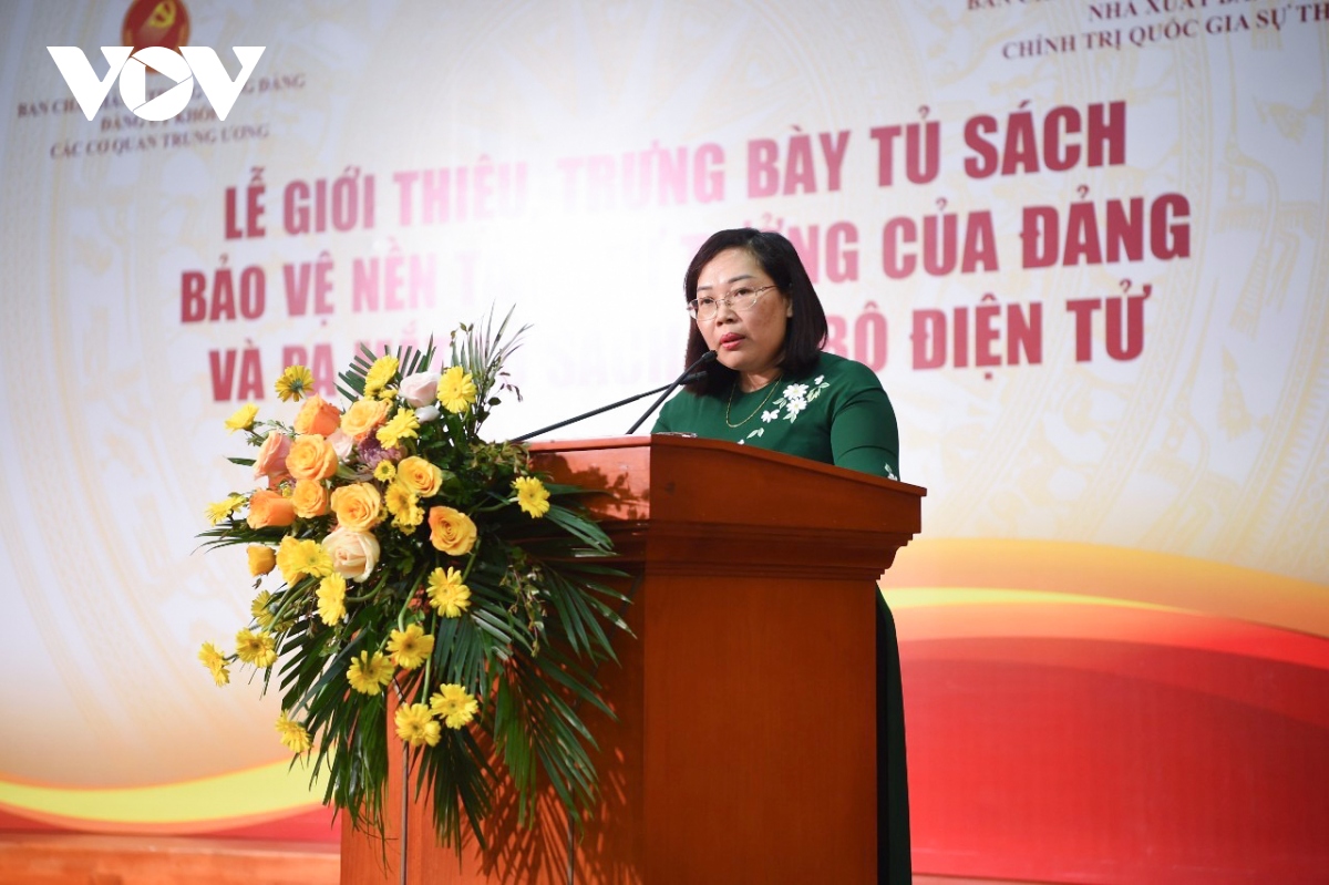 gioi thieu, trung bay tu sach bao ve nen tang tu tuong cua Dang va tu sach chi bo dien tu hinh anh 1