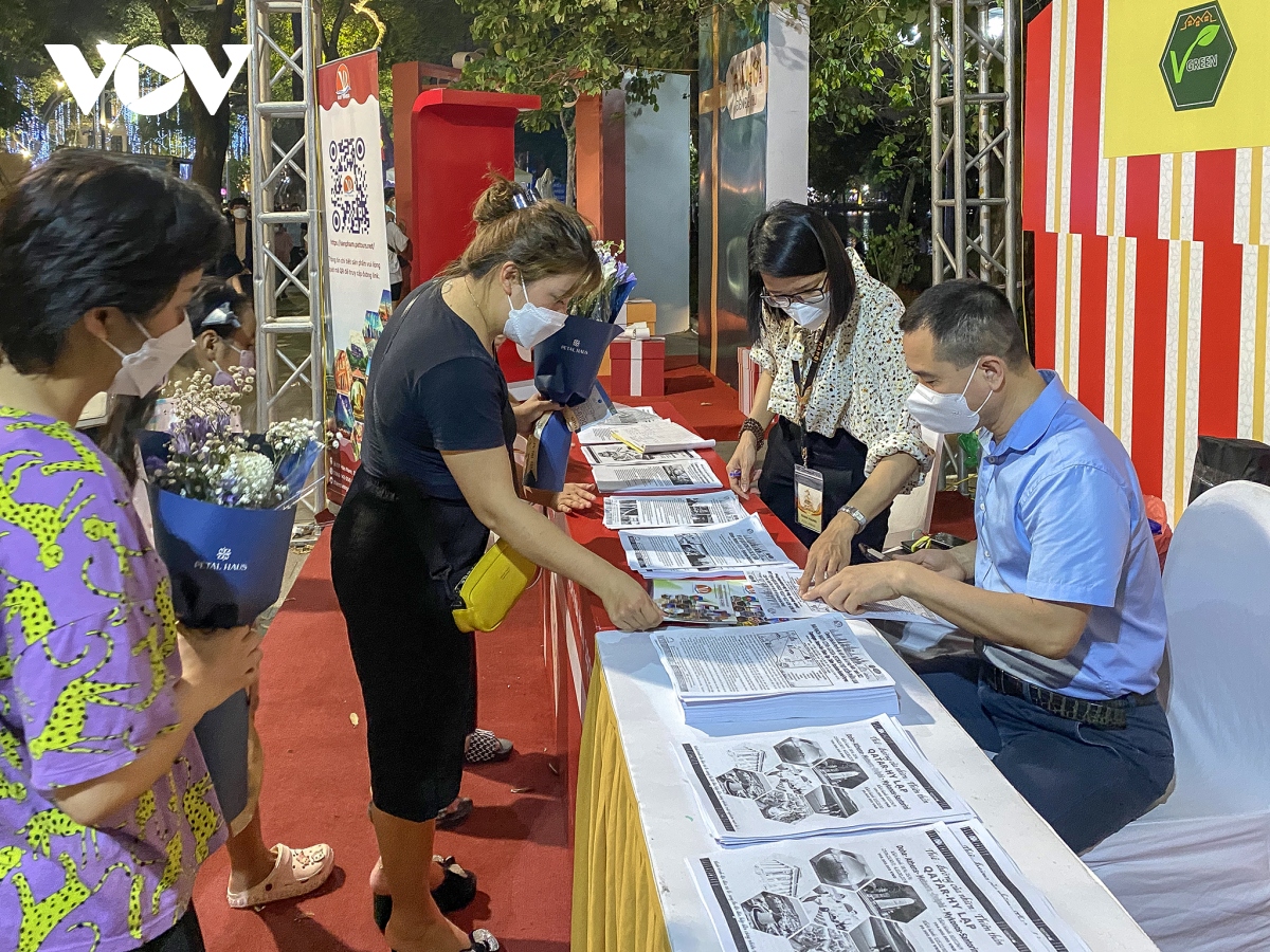 le hoi qua tang du lich ha noi 2022 nuom nuop khach tham quan hinh anh 7