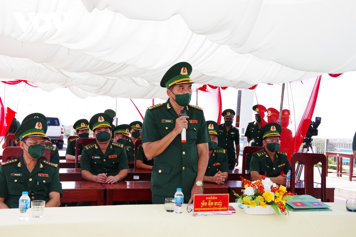 Bộ đội Biên phòng An Giang tặng quà các lực lượng vũ trang 2 tỉnh ...