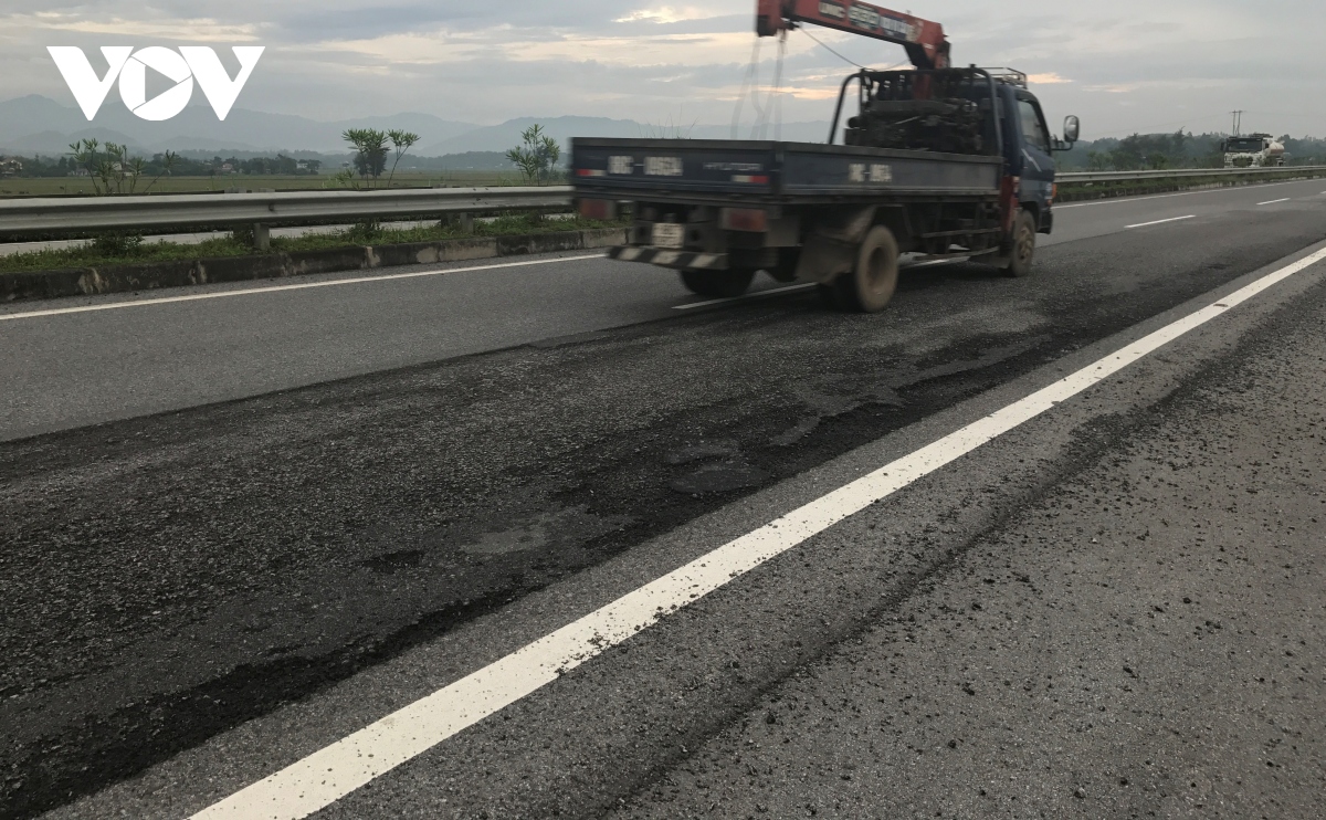 khac phuc han lun, mat an toan tren cao toc noi bai - lao cai hinh anh 2