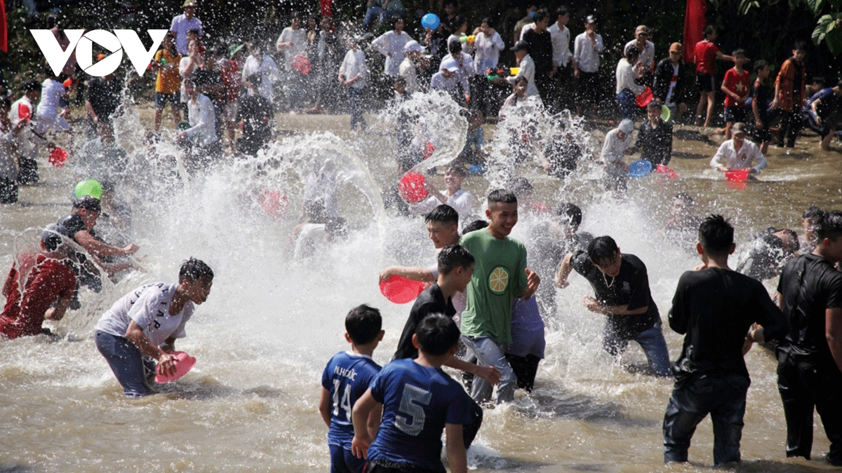 Lai Chau hosts exciting water splashing festival