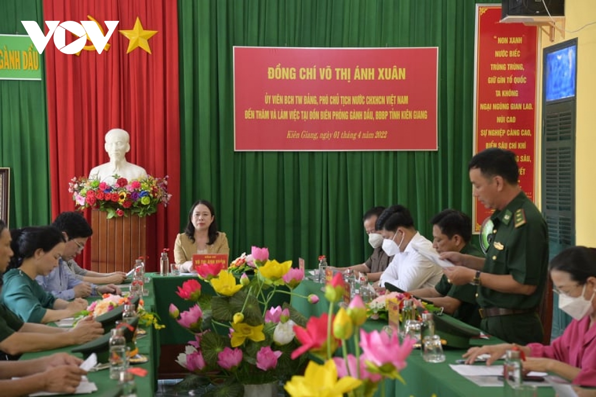 phó chủ tịch nước thăm và làm việc tại Đồn biên phòng gành dầu, kiên giang hình ảnh 1 pho chu tich nuoc tham va lam viec tai Don bien phong ganh dau, kien giang hinh anh 1