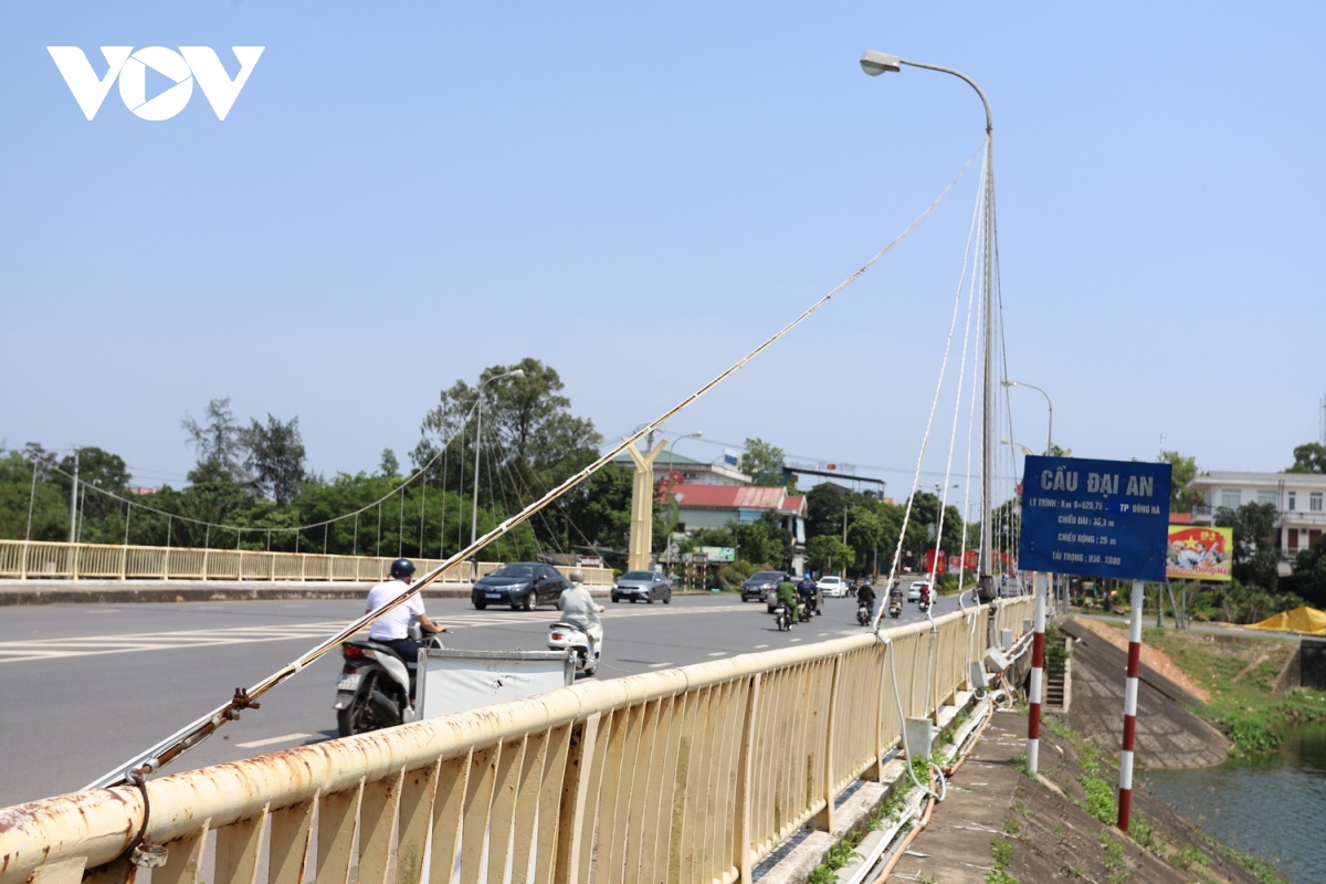 quang tri dieu chinh phan trang tri cau Dai an hinh anh 3