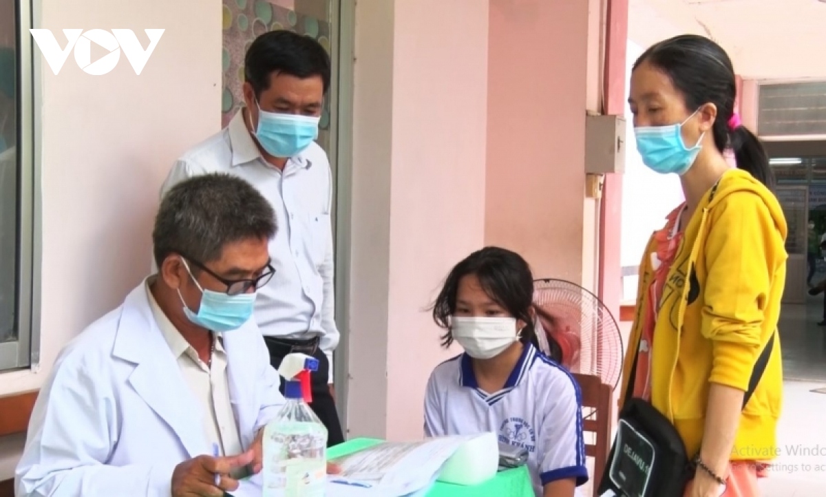 an giang day nhanh tien do tiem vaccine cho hoc sinh tu 5 tuoi den duoi 12 tuoi hinh anh 3