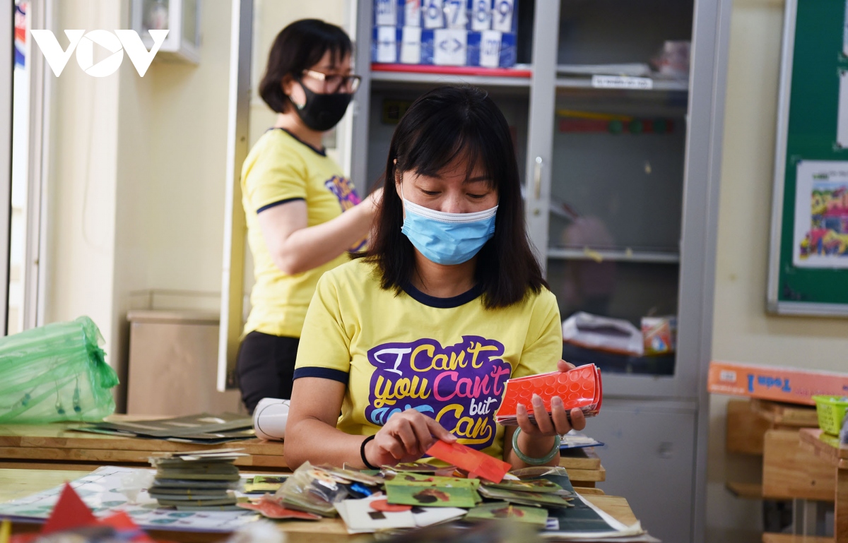 trường tiểu học ở hà nội tất bật dọn dẹp, chuẩn bị đón học sinh trở lại hình ảnh 3 truong tieu hoc o ha noi tat bat don dep, chuan bi don hoc sinh tro lai hinh anh 3