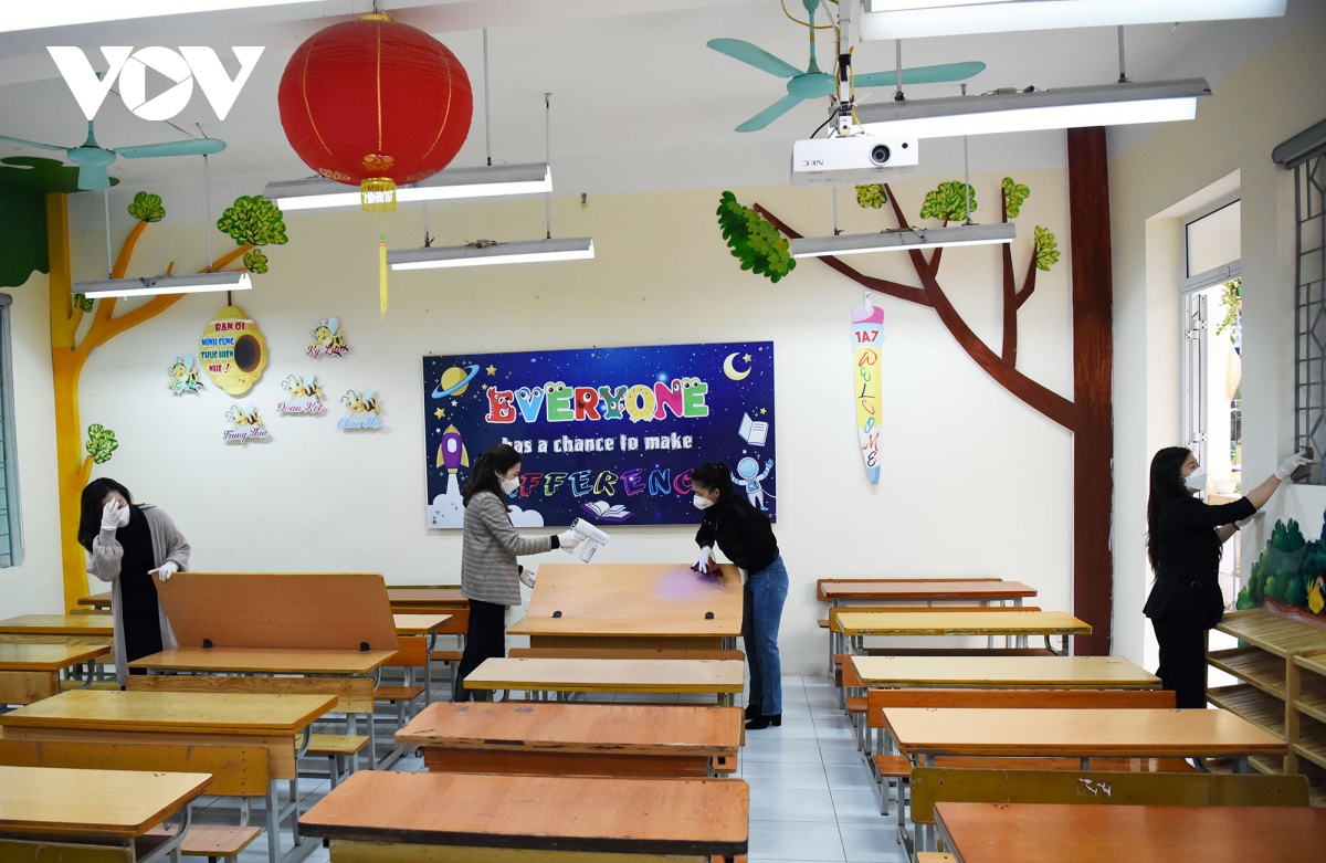 trường tiểu học ở hà nội tất bật dọn dẹp, chuẩn bị đón học sinh trở lại hình ảnh 8 truong tieu hoc o ha noi tat bat don dep, chuan bi don hoc sinh tro lai hinh anh 8