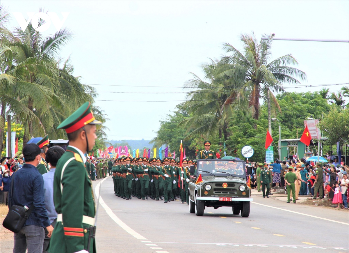 le thuong co thong nhat non song quy mo, trang nghiem va xuc dong hinh anh 4