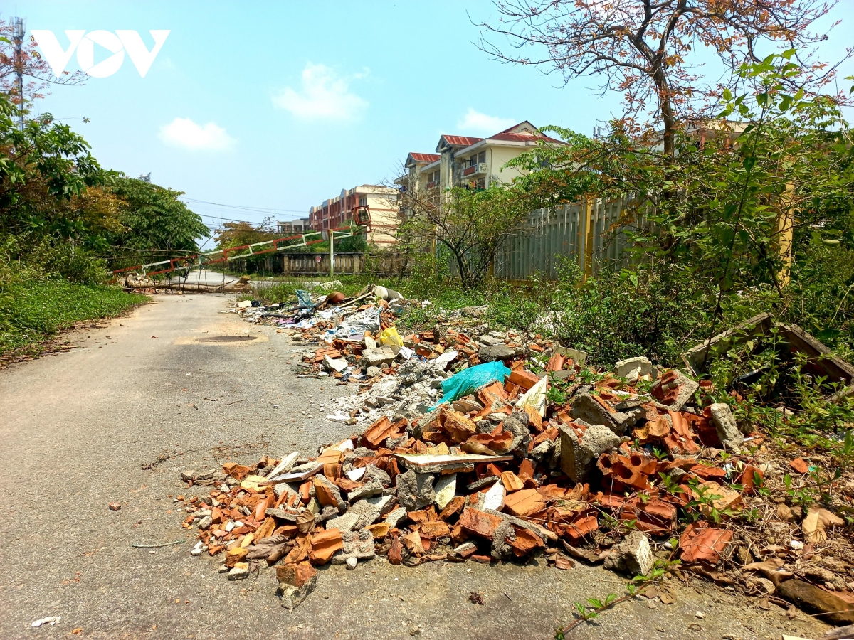 Rác thải gây ô nhiễm nhiều tuyến phố ở Thừa Thiên Huế