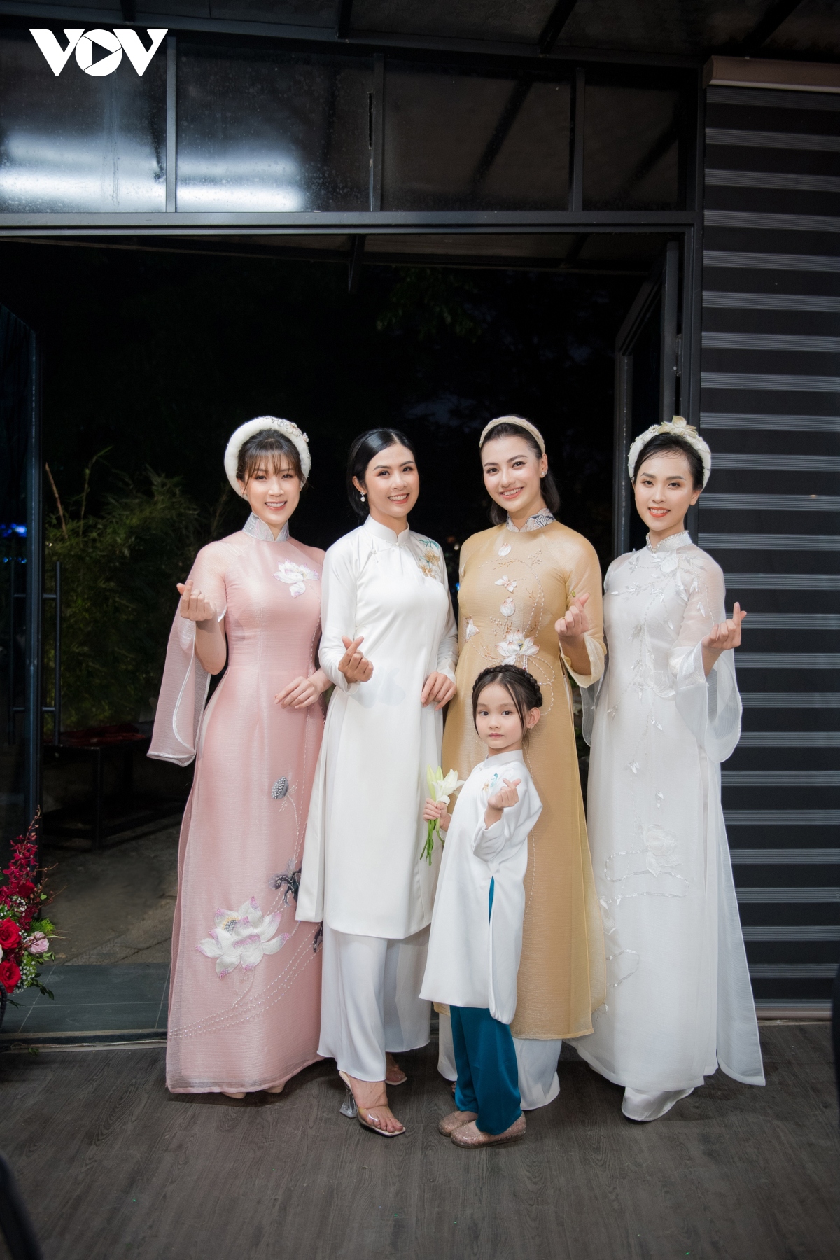 Do thi ha lan dau dien ao dai cho hoa hau ngoc han hinh anh 1