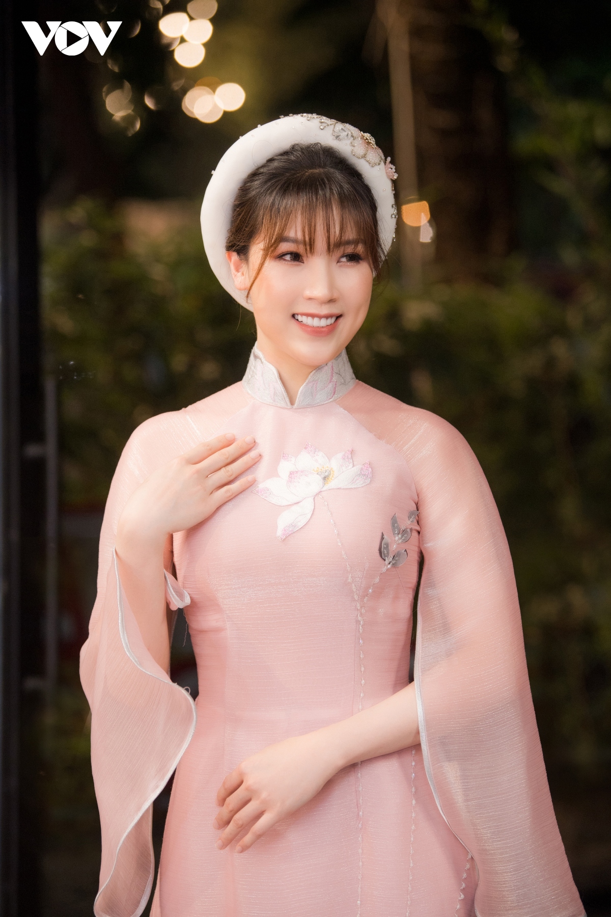 Do thi ha lan dau dien ao dai cho hoa hau ngoc han hinh anh 13