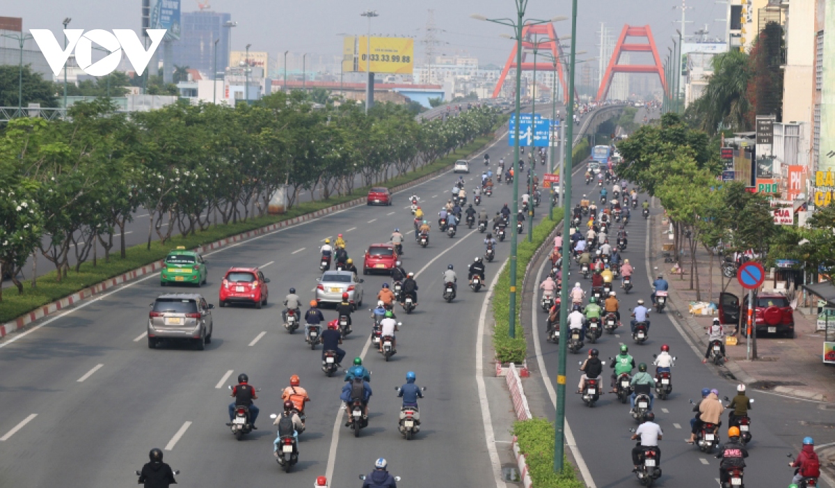 nhieu tuyen duong, cua ngo ra vao tp.hcm xe co dong duc hinh anh 1