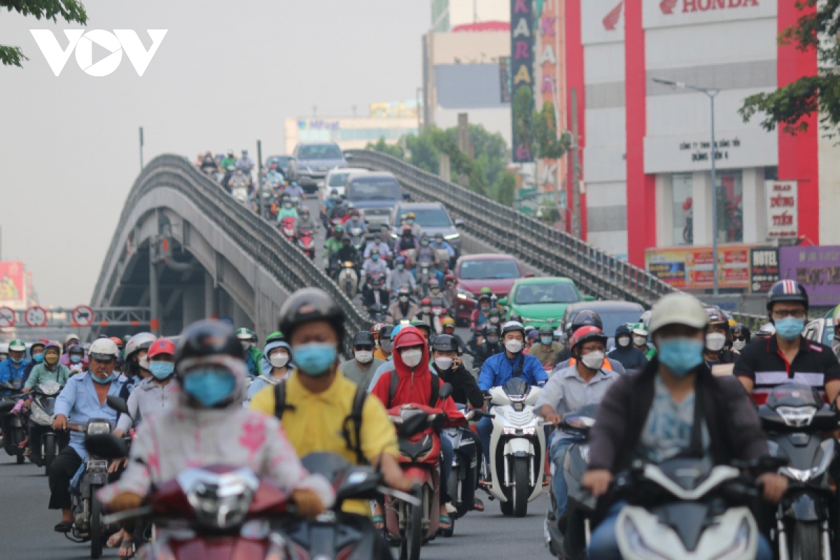 nhieu tuyen duong, cua ngo ra vao tp.hcm xe co dong duc hinh anh 2