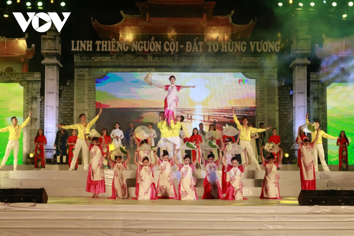 An tuong chuong trinh nghe thuat linh thieng nguon coi - Dat to hung vuong hinh anh 4