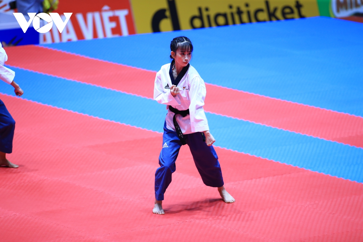 chau tuyet van va dong doi giup taekwondo viet nam thong tri o sea games 31 hinh anh 1