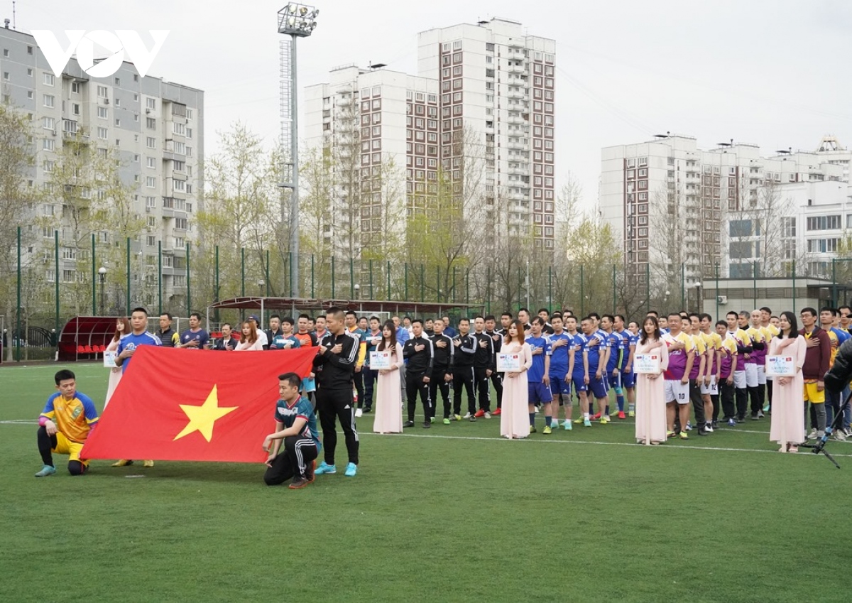 khai mac giai bong da cong dong nguoi viet tai nga - lao tuong moscow 2022 hinh anh 1