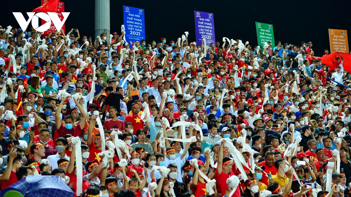 co dong vien lam kho canh sat co dong o tran u23 viet nam 0-0 u23 philippines hinh anh 2