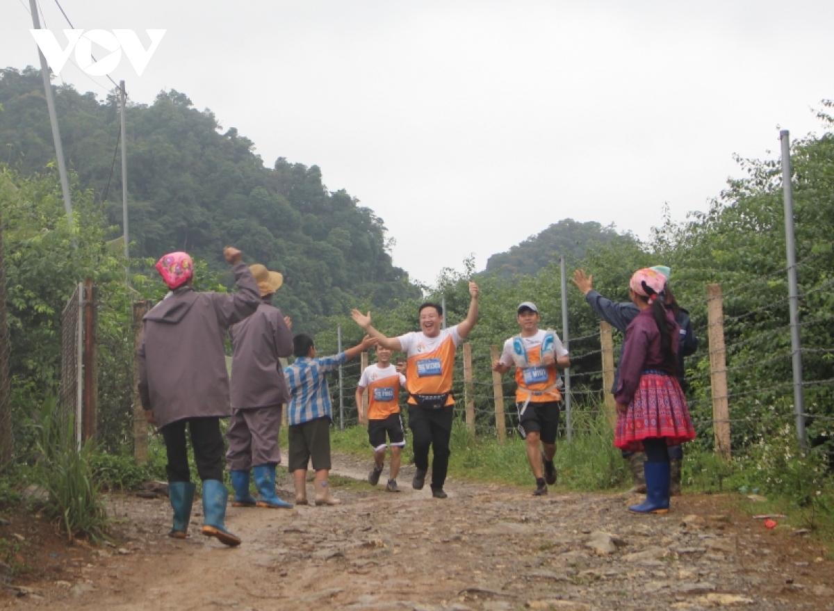 moc chau tao an tuong kho phai voi giai chay marathon duong mon viet nam 2022 hinh anh 3