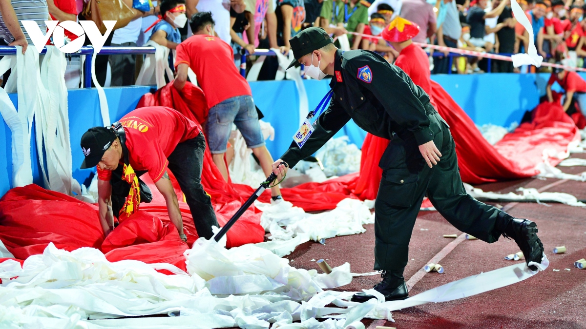 co dong vien lam kho canh sat co dong o tran u23 viet nam 0-0 u23 philippines hinh anh 6