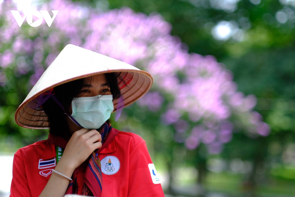 Doi tuyen cau may thai lan doi non di choi khap ha noi hinh anh 8