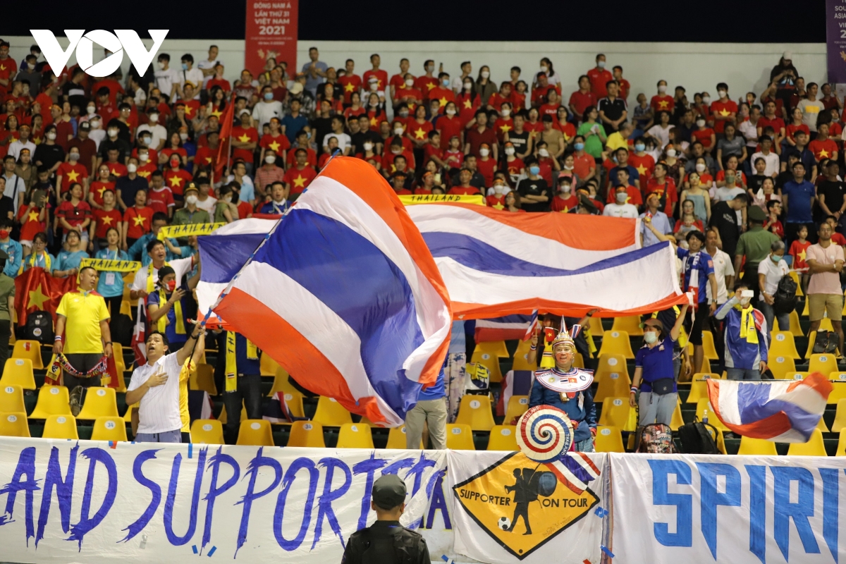 can canh khong khi ruc lua tren san cam pha o chung ket bong da nu sea games 31 hinh anh 6