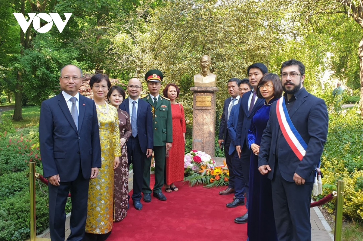 Kỷ niệm 132 năm Ngày sinh Chủ tịch Hồ Chí Minh tại Pháp