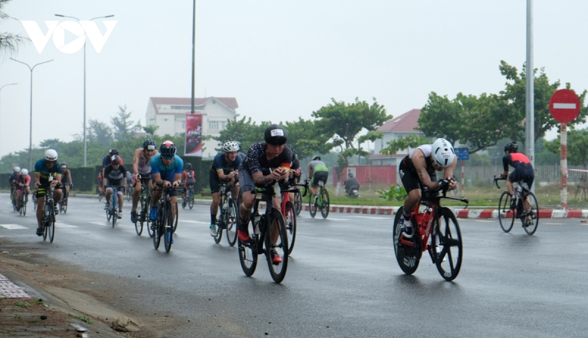 ironman 70.3 việt nam 2022 thử thách vĐv bằng cơn mưa lớn kéo dài hình ảnh 11 ironman 70.3 viet nam 2022 thu thach vDv bang con mua lon keo dai hinh anh 11