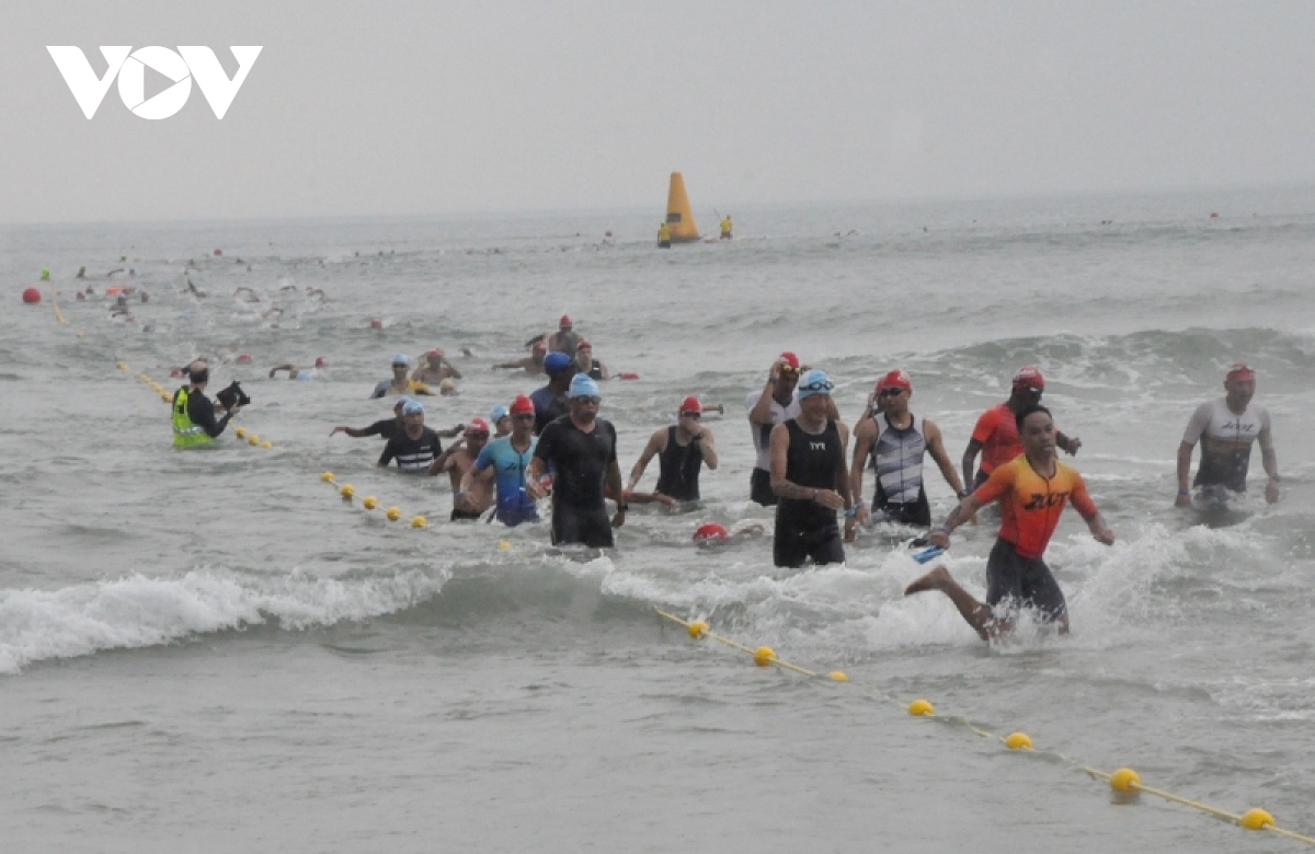 ironman 70.3 việt nam 2022 thử thách vĐv bằng cơn mưa lớn kéo dài hình ảnh 2 ironman 70.3 viet nam 2022 thu thach vDv bang con mua lon keo dai hinh anh 2