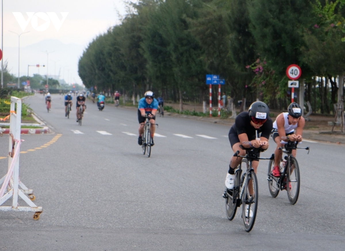 ironman 70.3 việt nam 2022 thử thách vĐv bằng cơn mưa lớn kéo dài hình ảnh 6 ironman 70.3 viet nam 2022 thu thach vDv bang con mua lon keo dai hinh anh 6