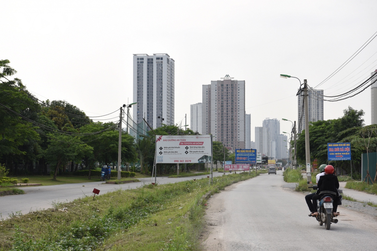 cong vien the thao cay xanh ha Dong bo hoang, nha hang, kho xuong moc len nhu nam hinh anh 8