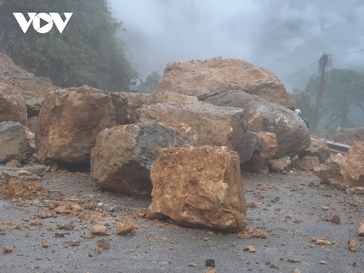 nhieu tuyen duong o bac kan hien dang ach tac do sat lo hinh anh 1