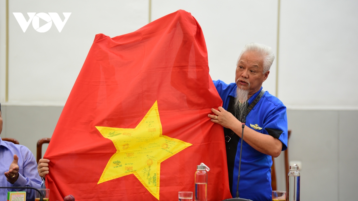 Cờ đỏ sao vàng - biểu tượng Việt Nam được Dương Yến Nhung lan toả tại Miss  Tourism Queen Worldwide 2019