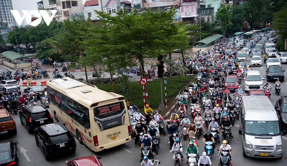 giao thong ha noi tiep tuc tac nghen keo dai trong ngay dau tuan hinh anh 8