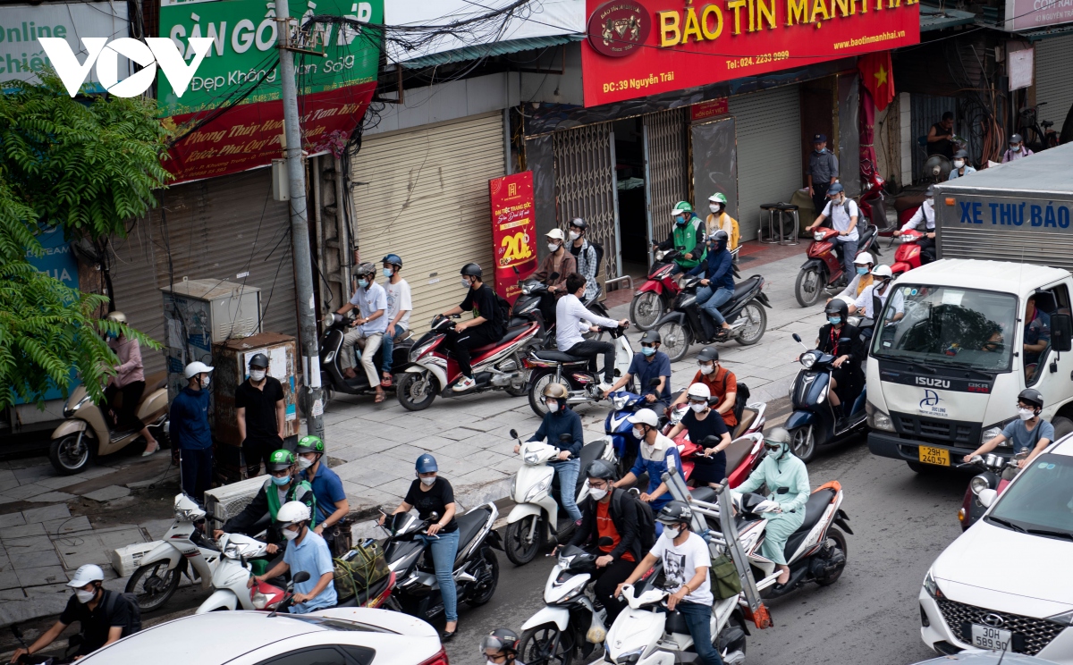 Giao thông Hà Nội tiếp tục tắc nghẽn kéo dài trong ngày đầu tuần - Ảnh 16.