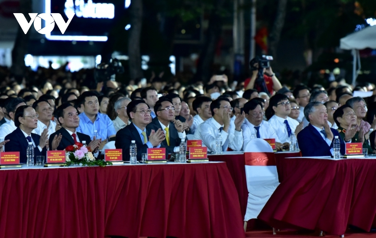 chu tich quoc hoi du le hoi hoa phuong do - hai phong 2022 hinh anh 1