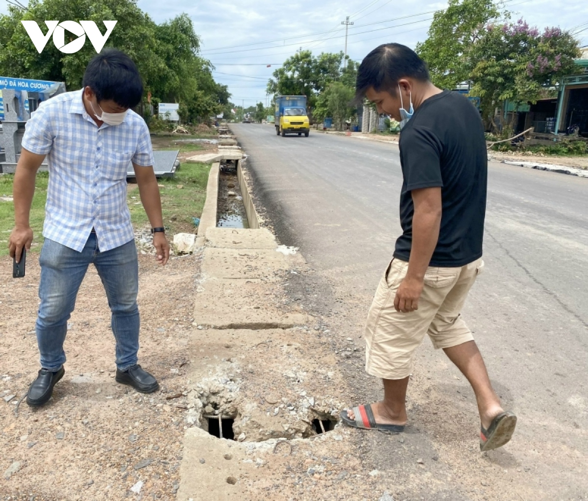 Đắk lắk xử lý nghiêm nhà thầu thi công cẩu thả, gây mất atgt trên tỉnh lộ 1 hình ảnh 2 Dak lak xu ly nghiem nha thau thi cong cau tha, gay mat atgt tren tinh lo 1 hinh anh 2